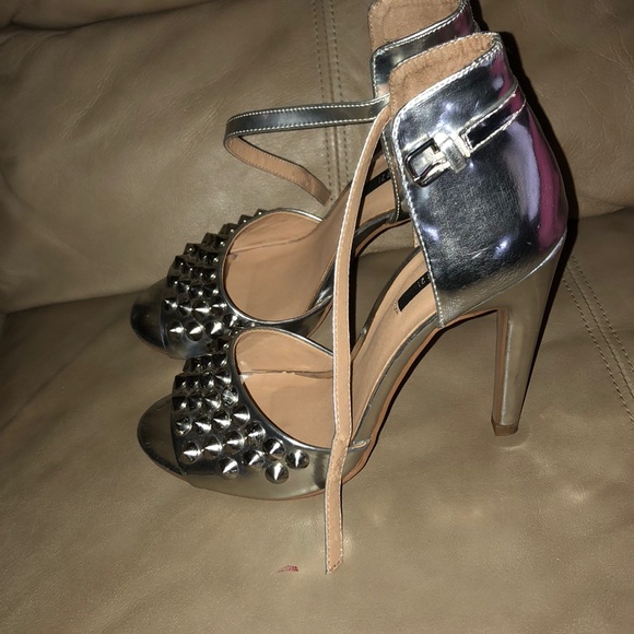 Silver heels - Picture 2 of 6